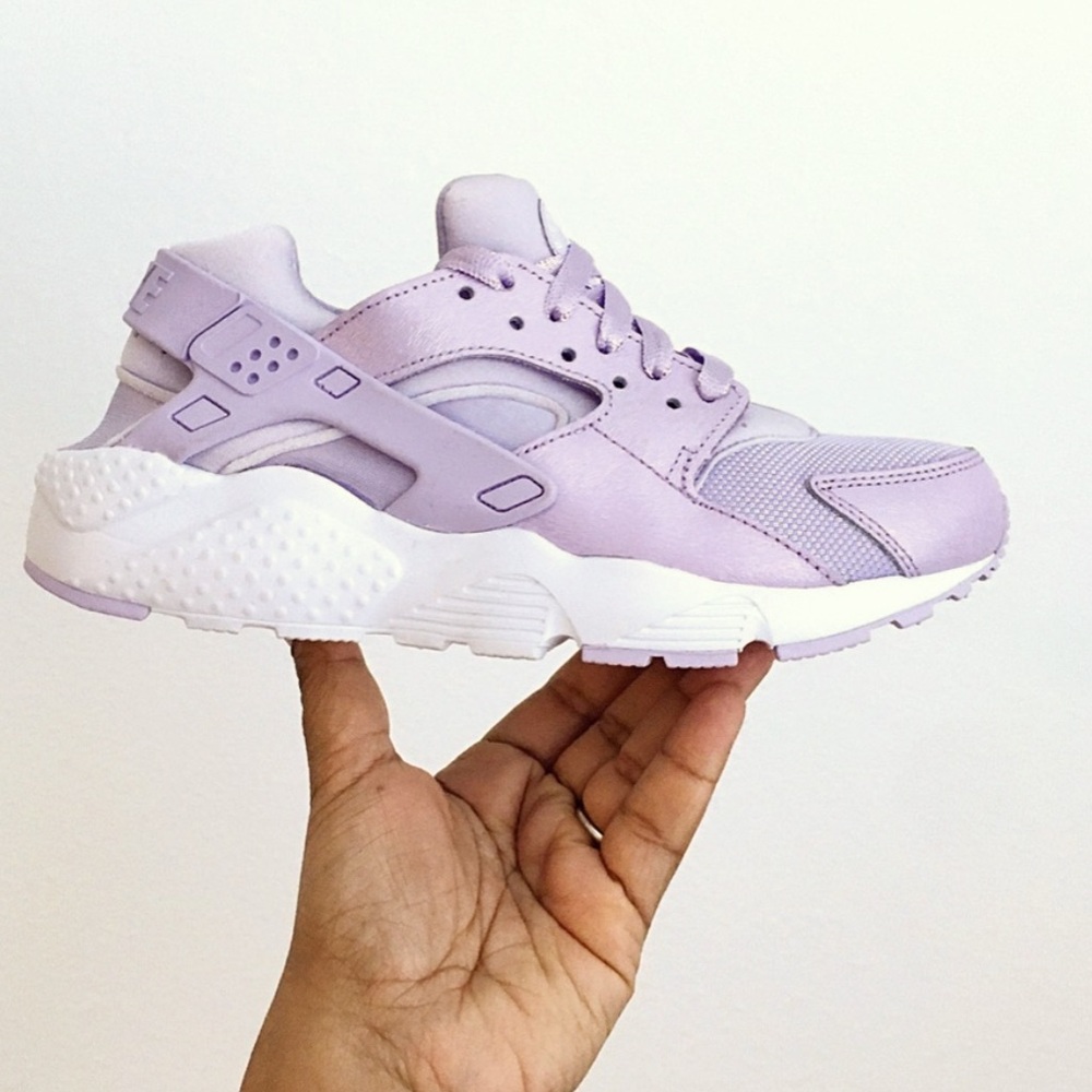 Nike Huarache Run Special Edition in Size 6.5Y/8W only worn twice